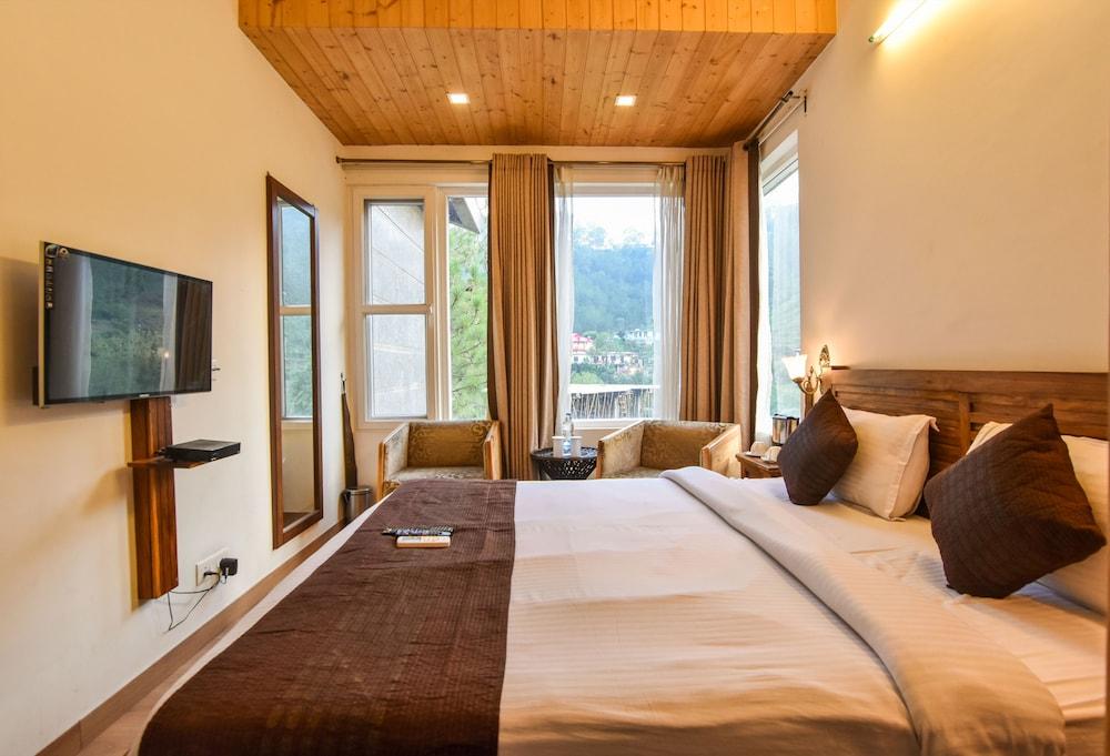 Jungle Lodge Resort