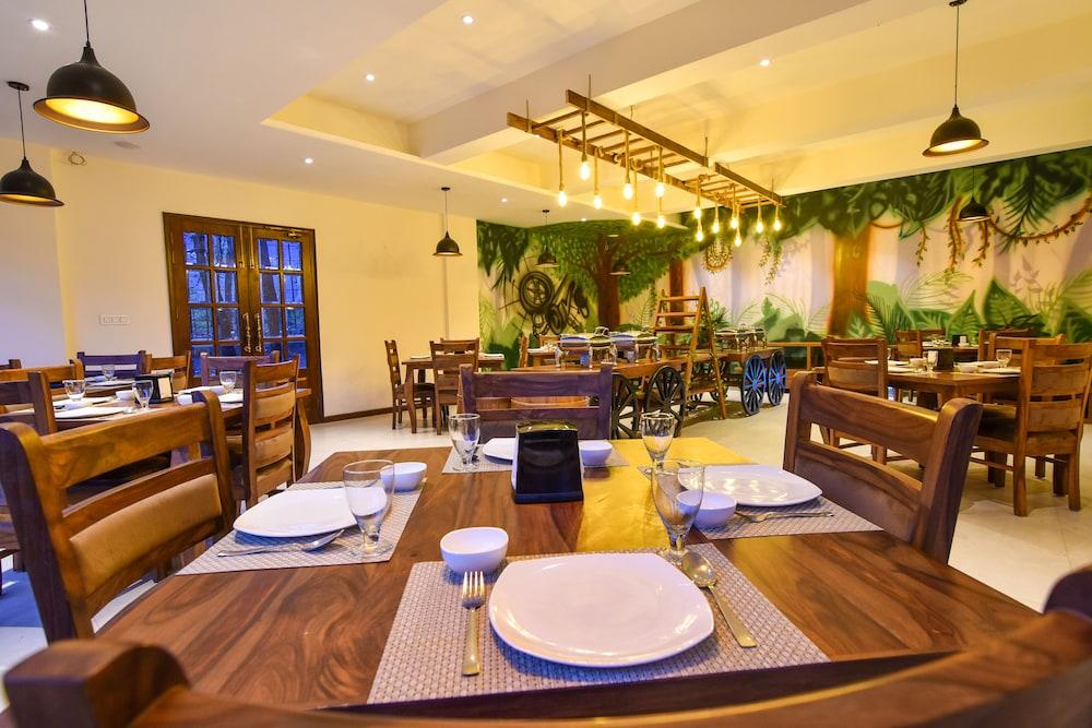 Jungle Lodge Resort
