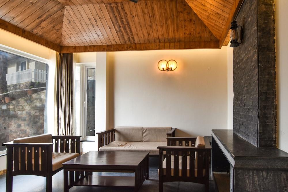 Jungle Lodge Resort