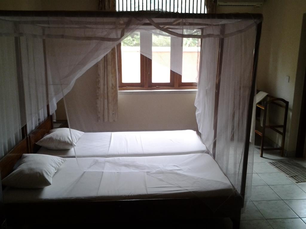 Hotel 4 U