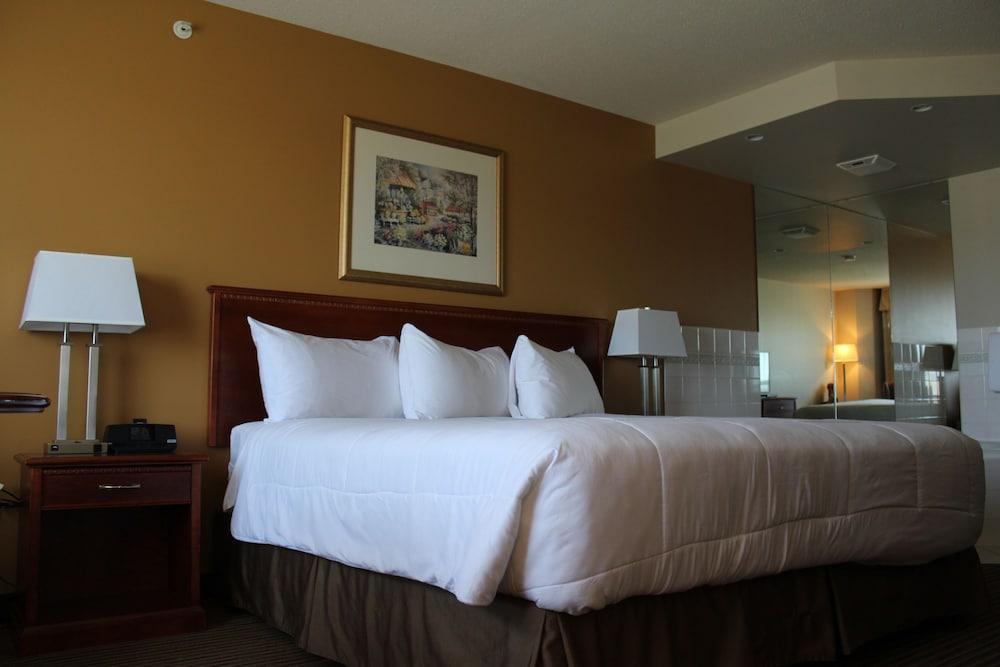 Foxwood Inn & Suites
