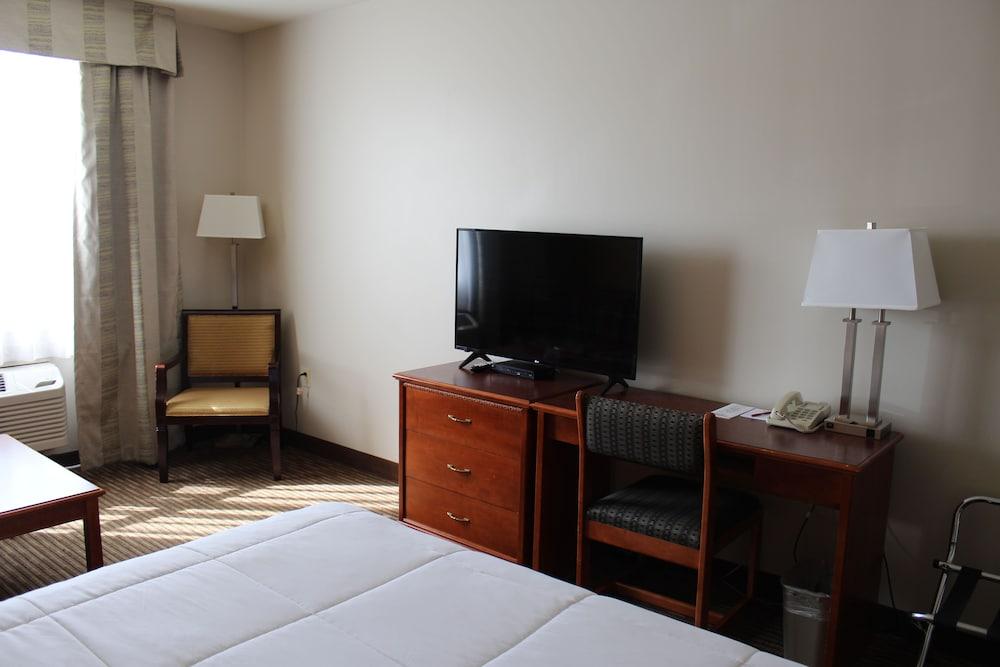 Foxwood Inn & Suites