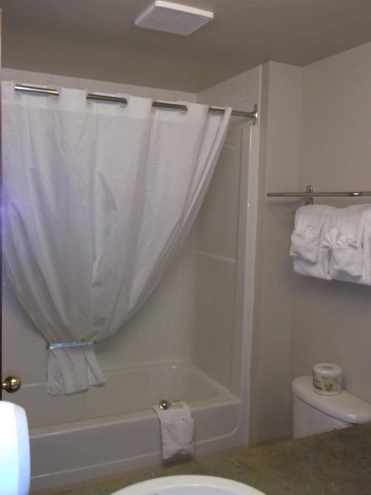 Foxwood Inn & Suites