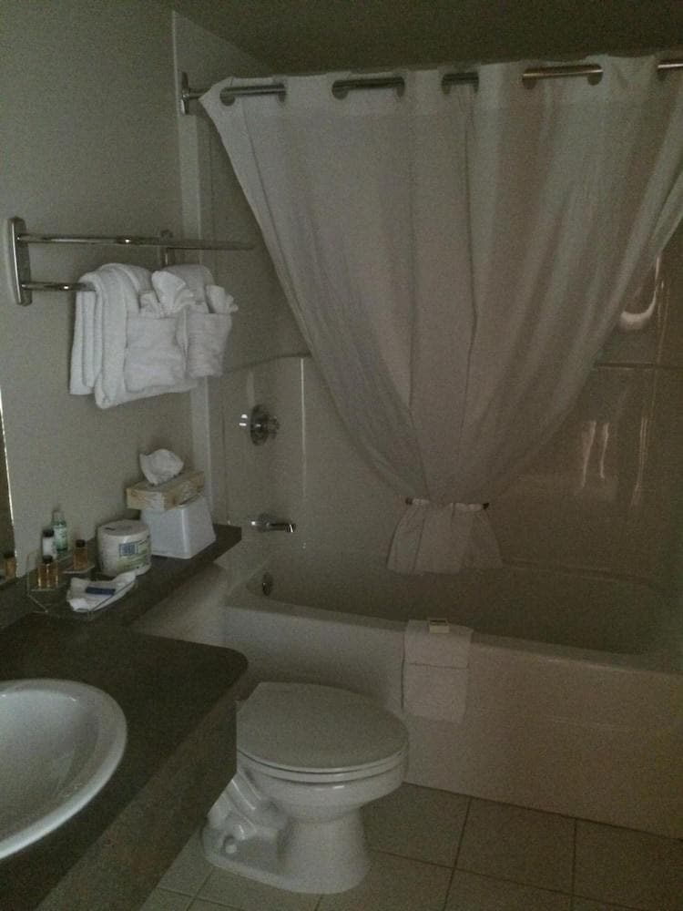 Foxwood Inn & Suites