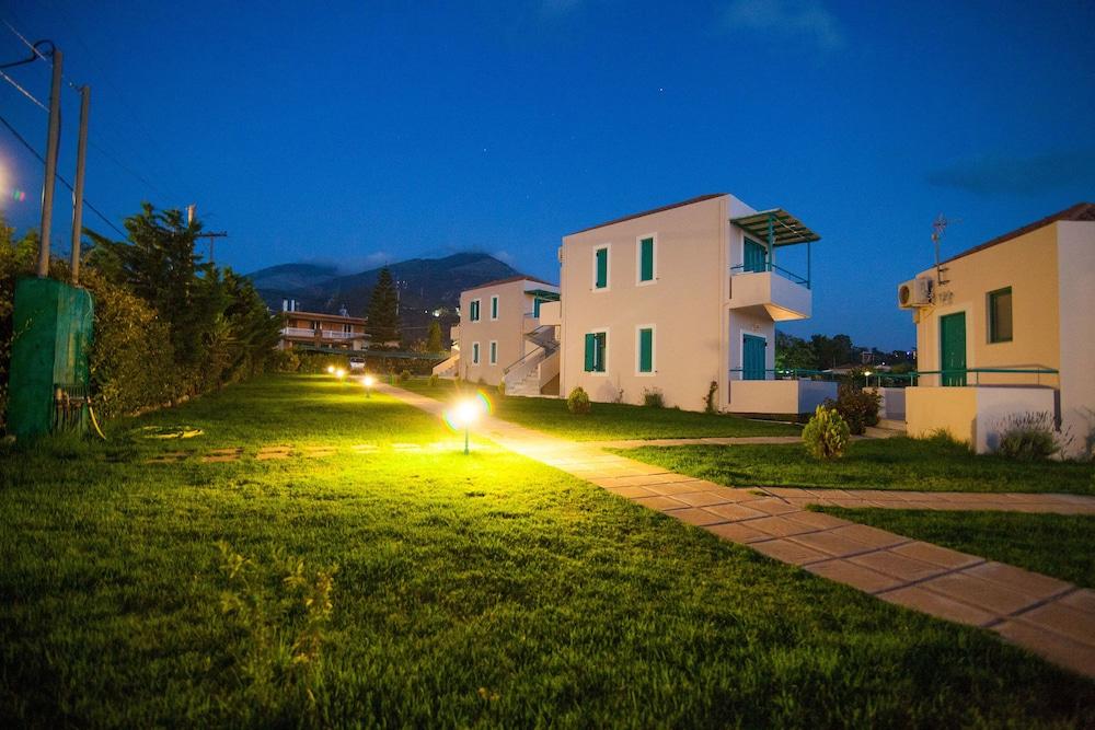 Kyparissia Blue Luxury Rooms & Suites