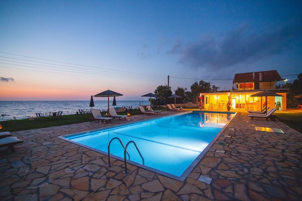 Kyparissia Blue Luxury Rooms & Suites