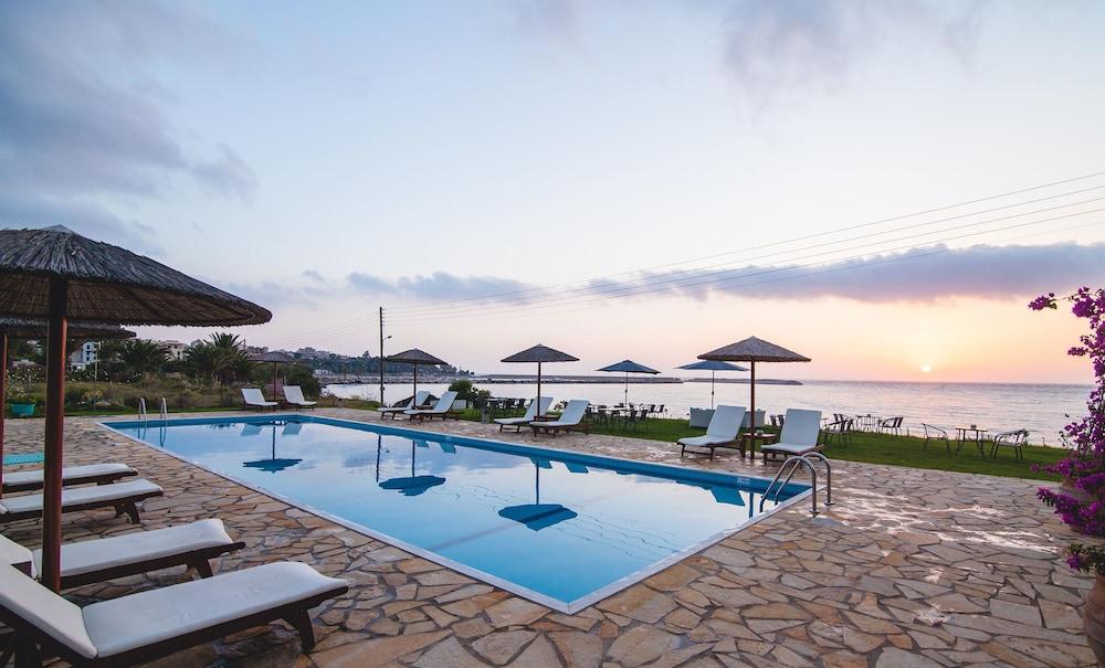 Kyparissia Blue Luxury Rooms & Suites