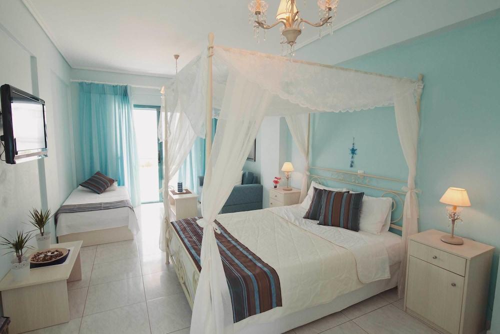 Kyparissia Blue Luxury Rooms & Suites