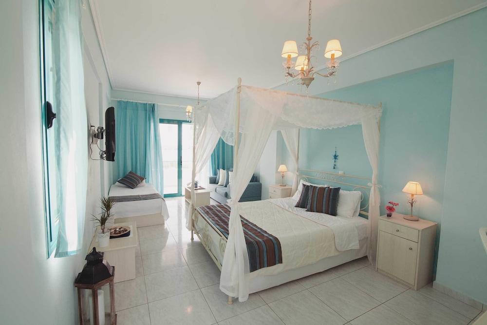 Kyparissia Blue Luxury Rooms & Suites