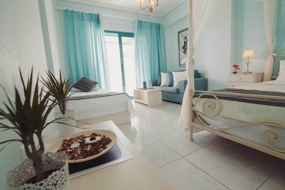 Kyparissia Blue Luxury Rooms & Suites