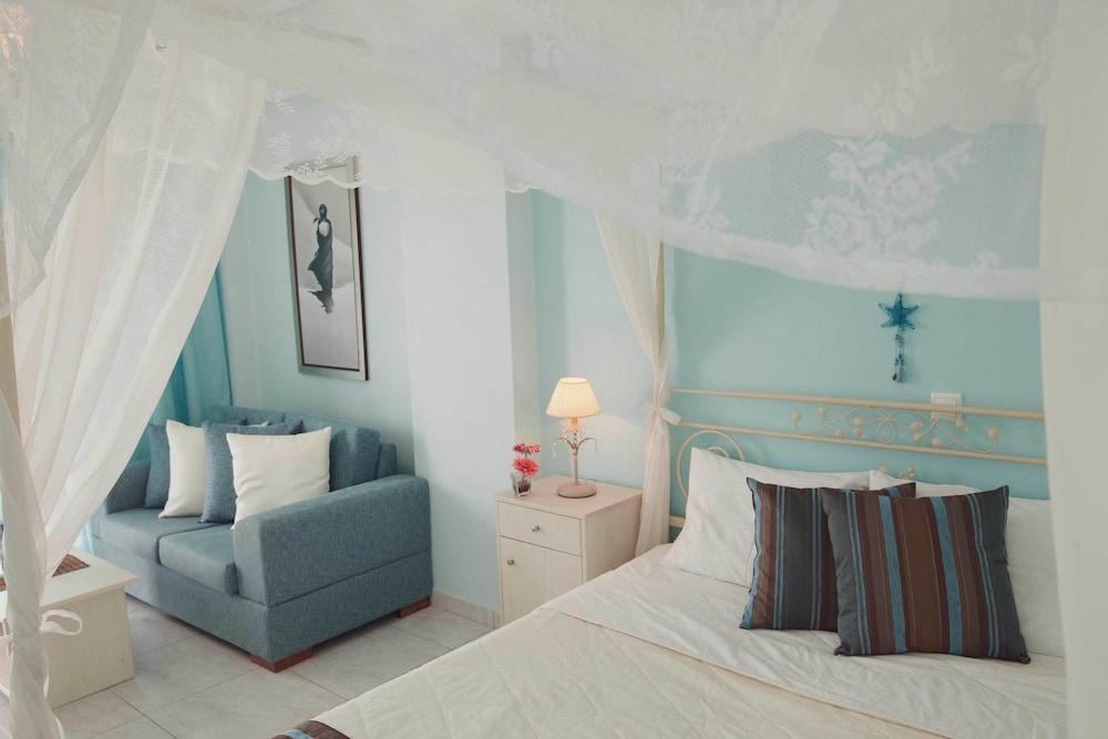 Kyparissia Blue Luxury Rooms & Suites