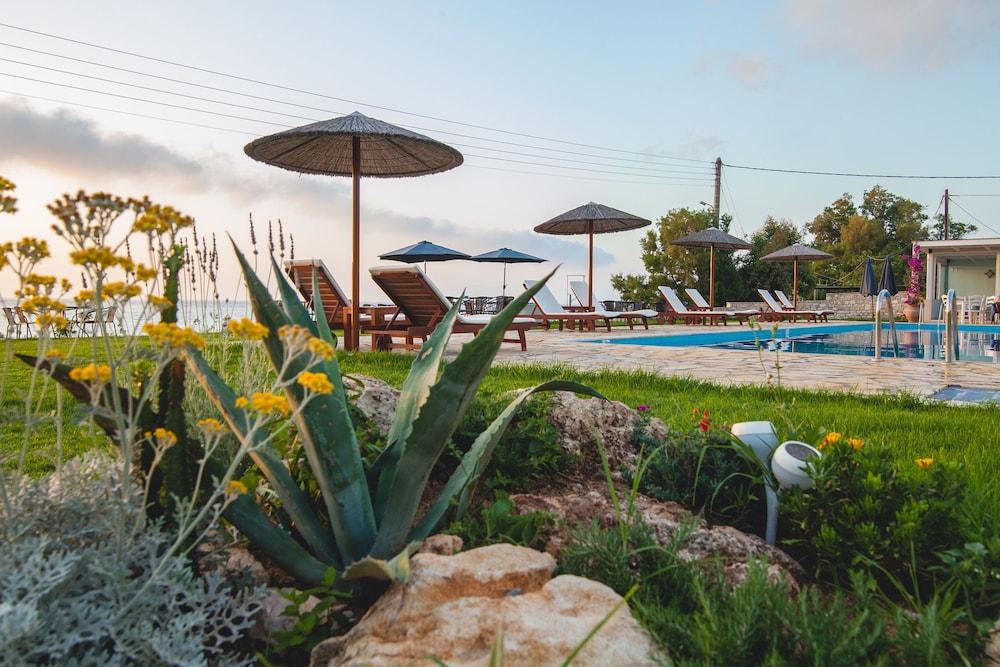 Kyparissia Blue Luxury Rooms & Suites