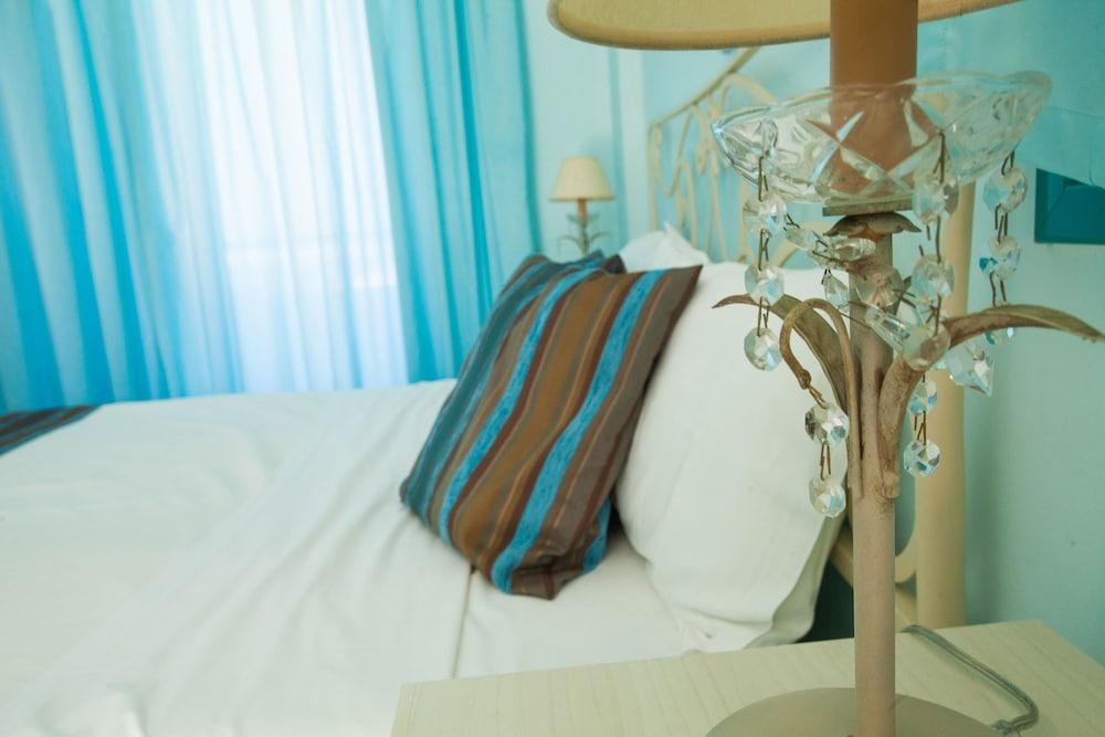 Kyparissia Blue Luxury Rooms & Suites