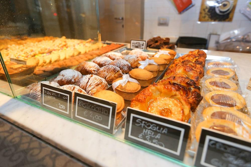 Amalia Bakery Home