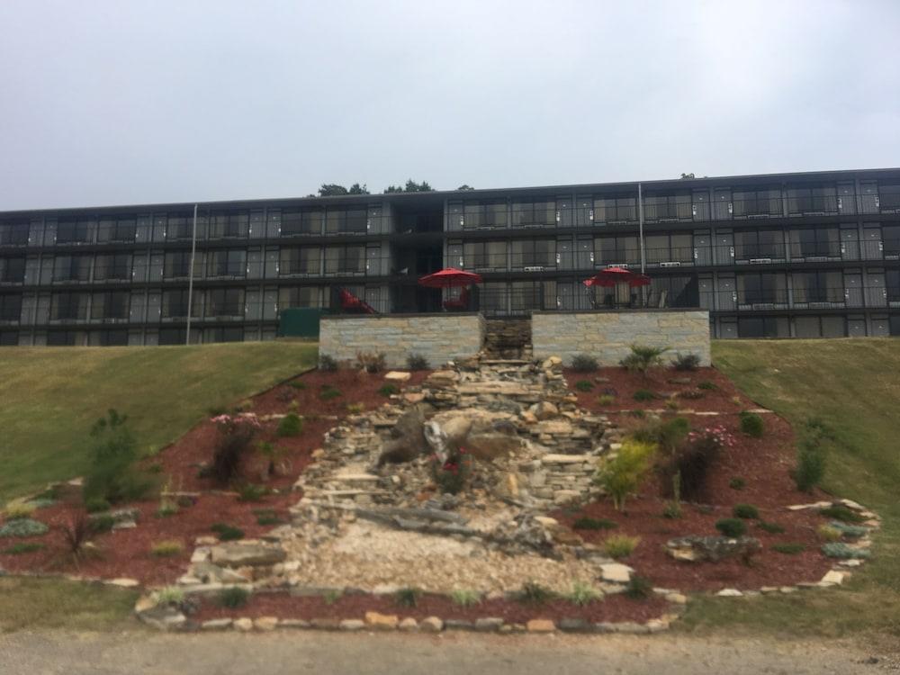 Lake Norfork Inn