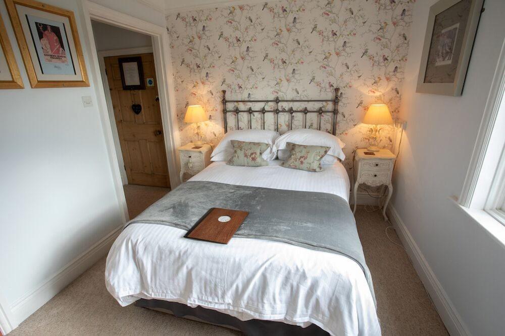 Treherne House & The Malvern Retreat
