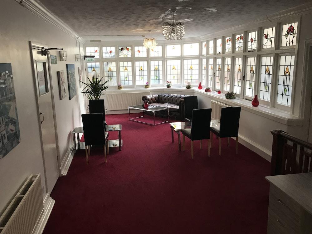 The Glenwood Hotel