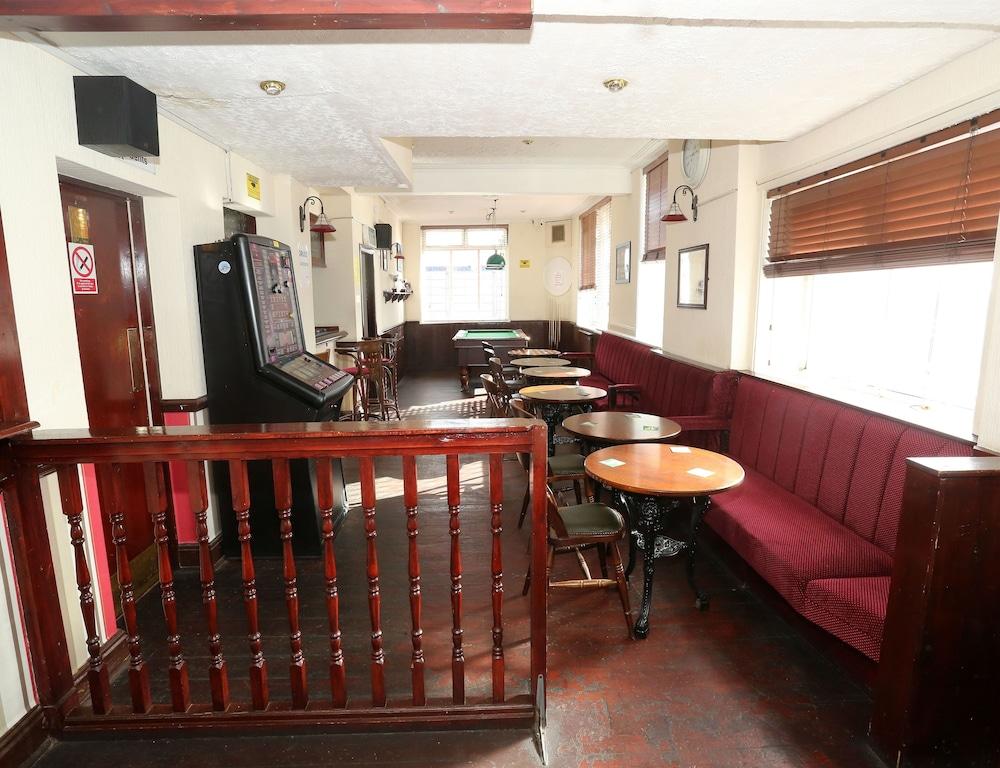 The B'hive Inn