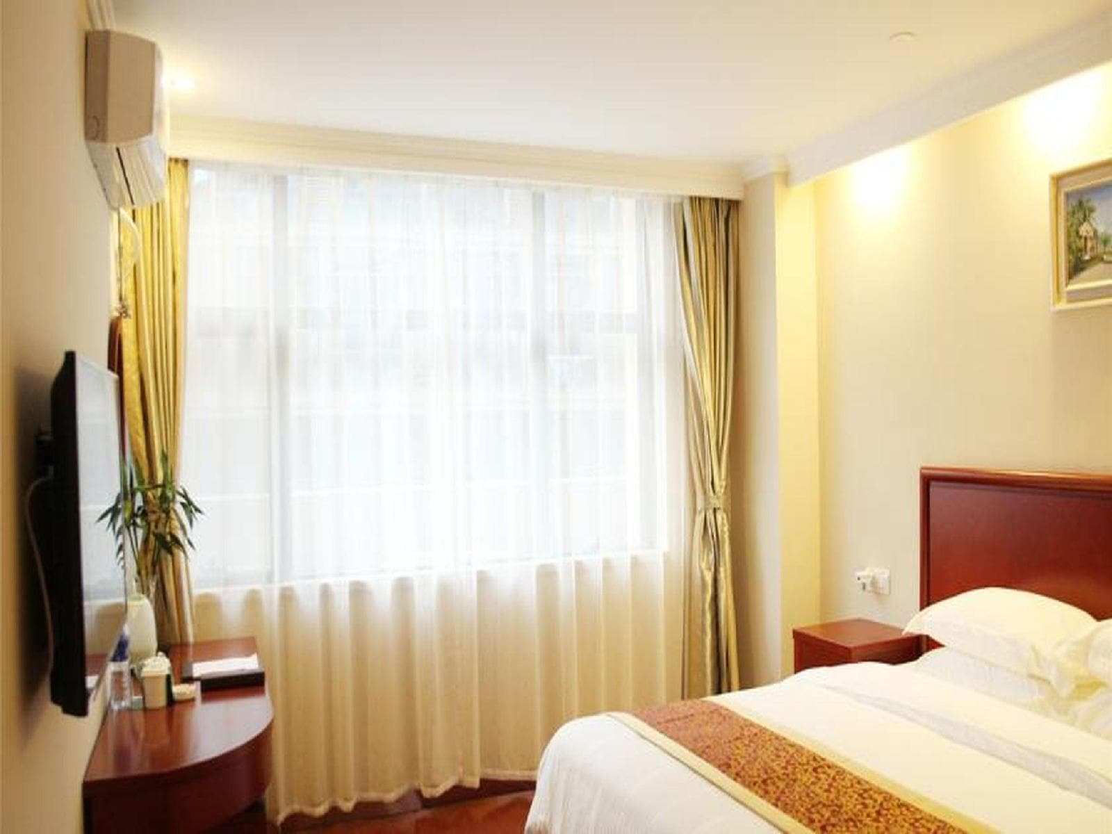 Greentree Inn Xizhou Fanshi County Bus Station Hotel
