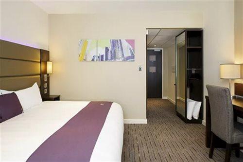 Premier Inn Cheltenham Town Centre
