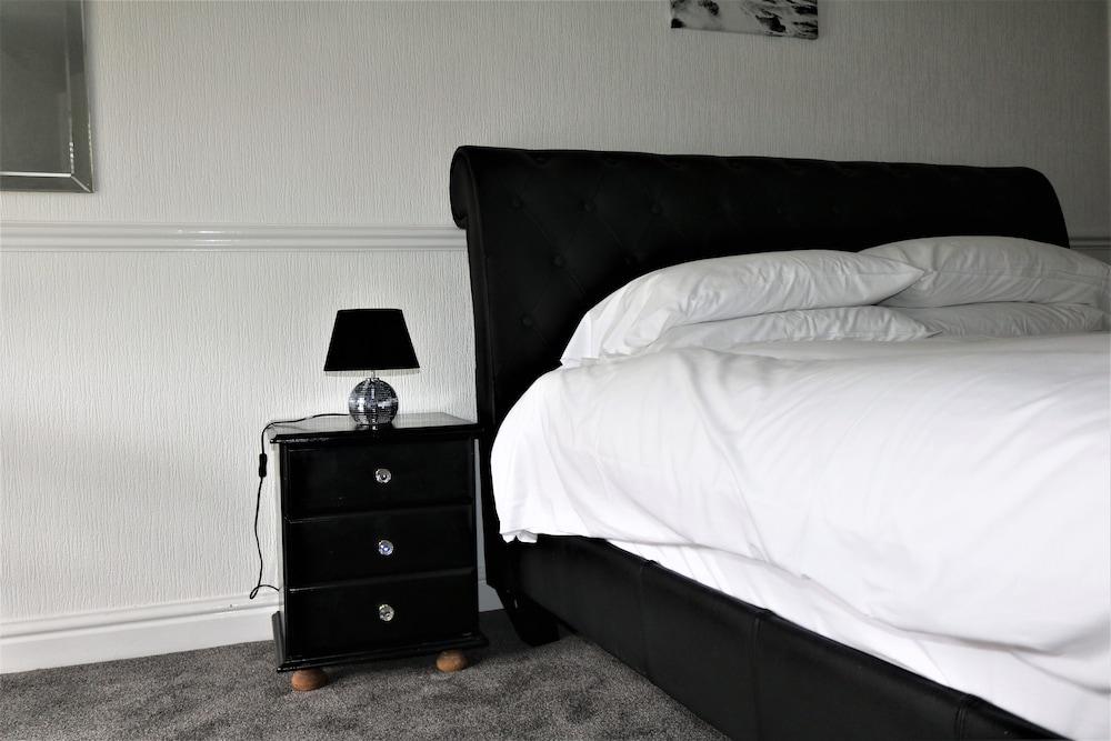 Shoreline Hotel