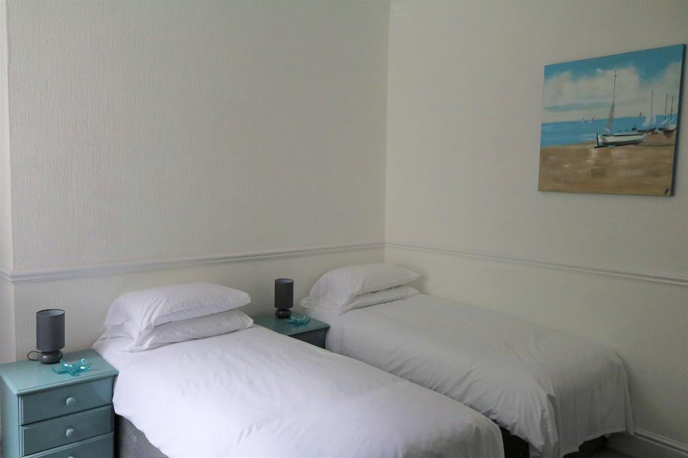 Shoreline Hotel