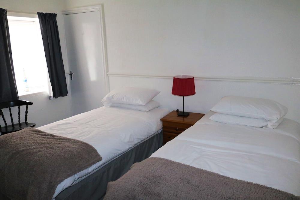 Shoreline Hotel