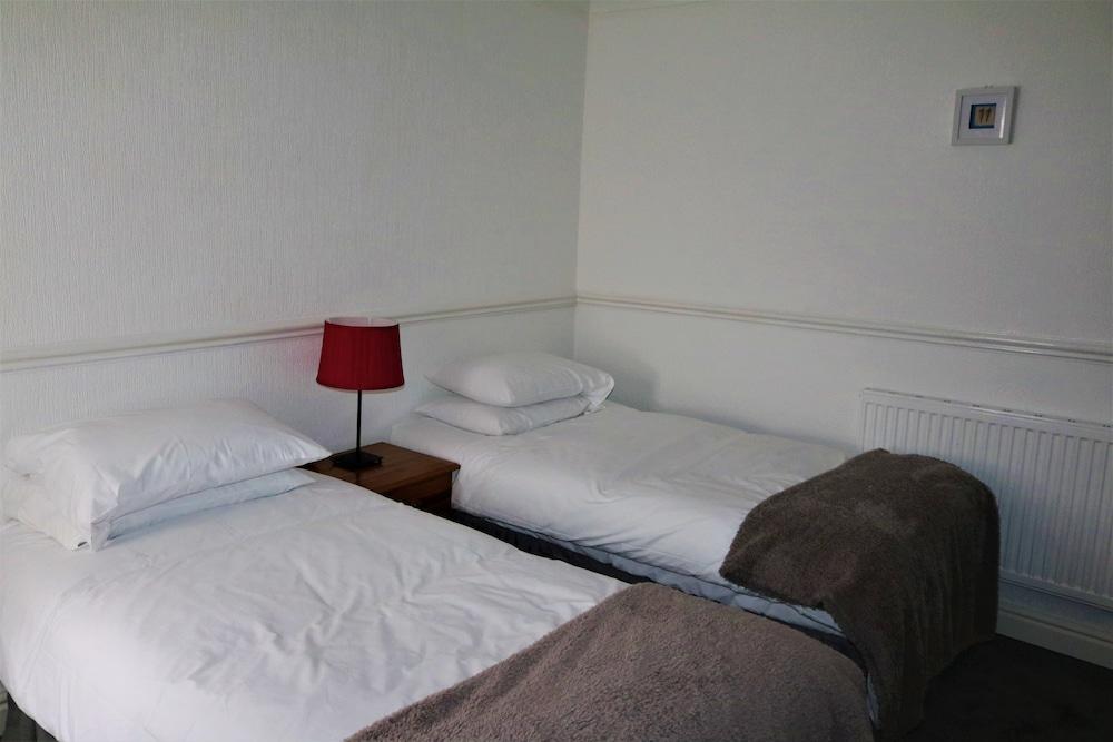 Shoreline Hotel