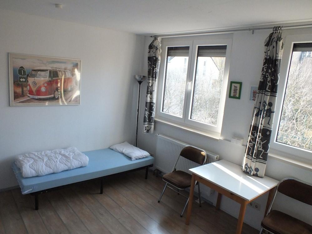 Max Hostel
