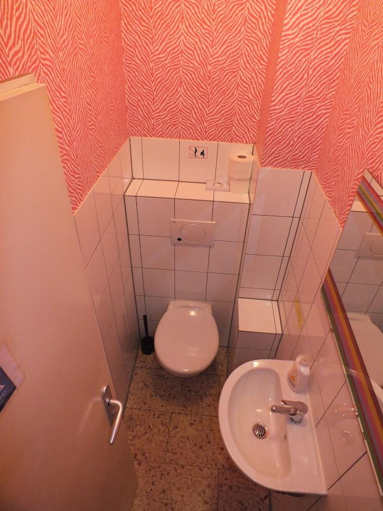 Max Hostel