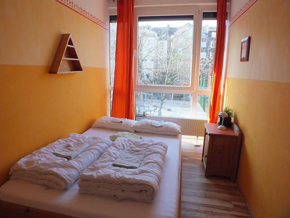 Max Hostel
