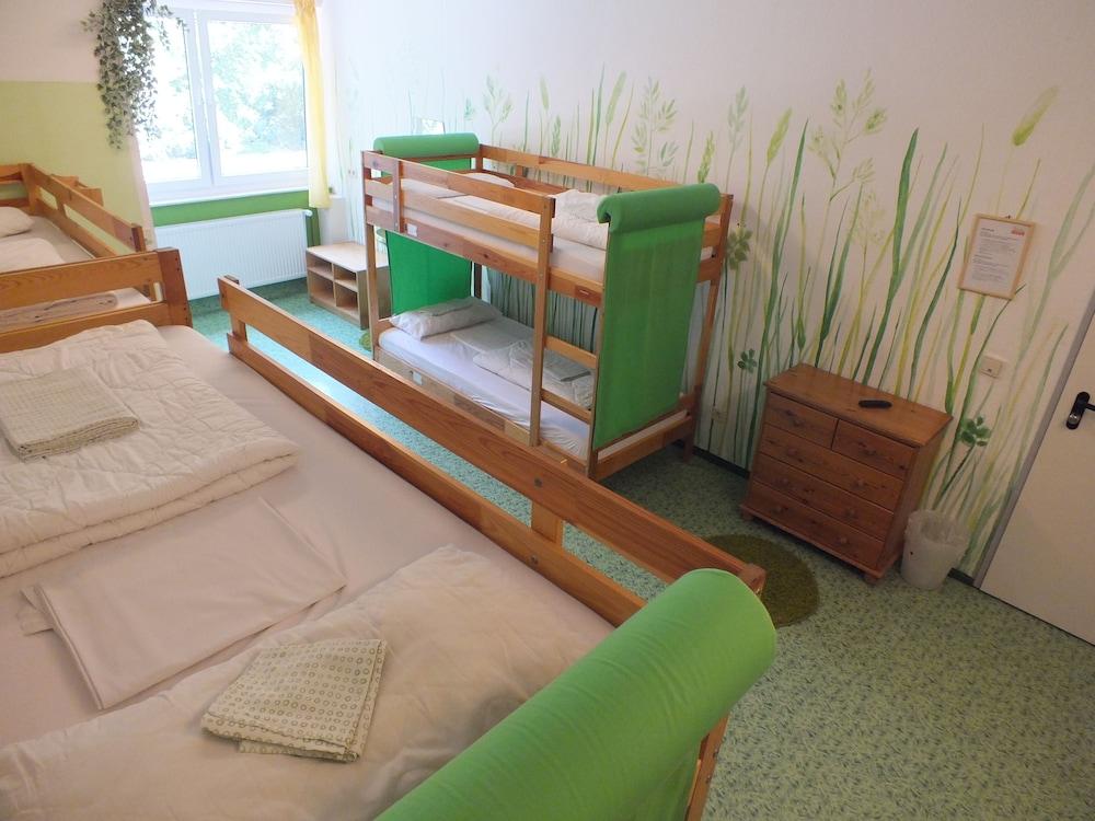 Max Hostel