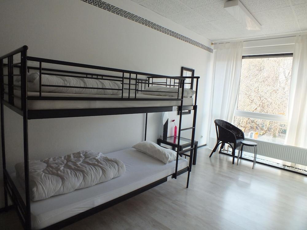 Max Hostel
