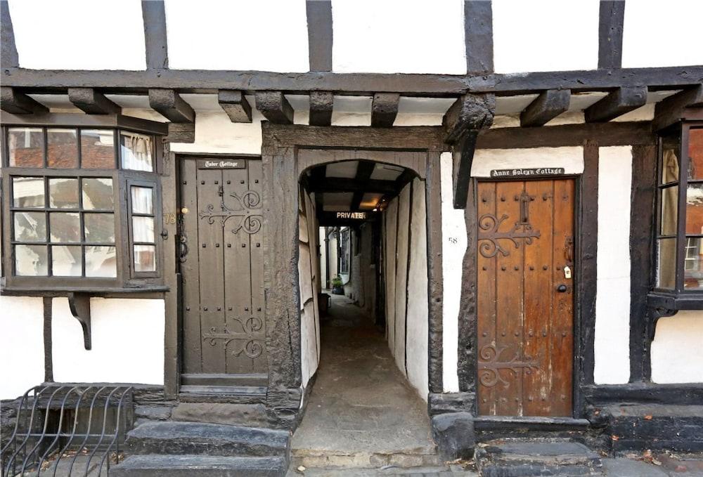 Henry VIII Cottage