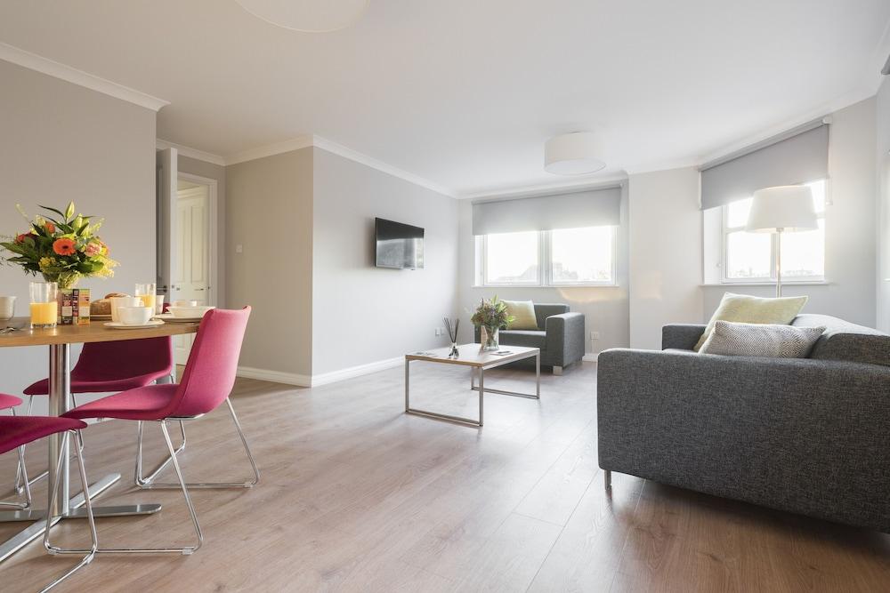 PREMIER SUITES Reading
