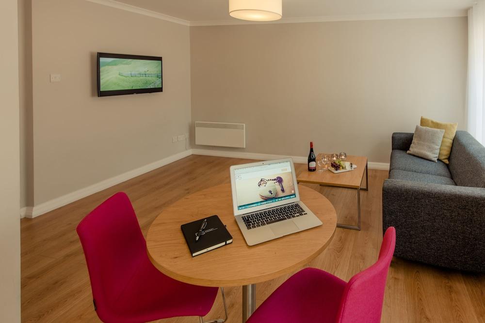 PREMIER SUITES Reading