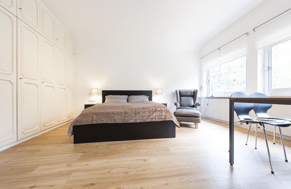 HEJ Apartments