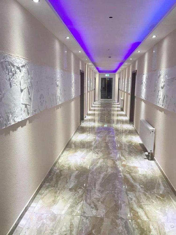 Hotel Babylon