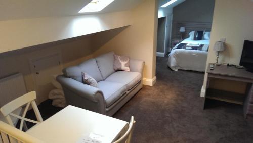 Queens Arms Country Inn