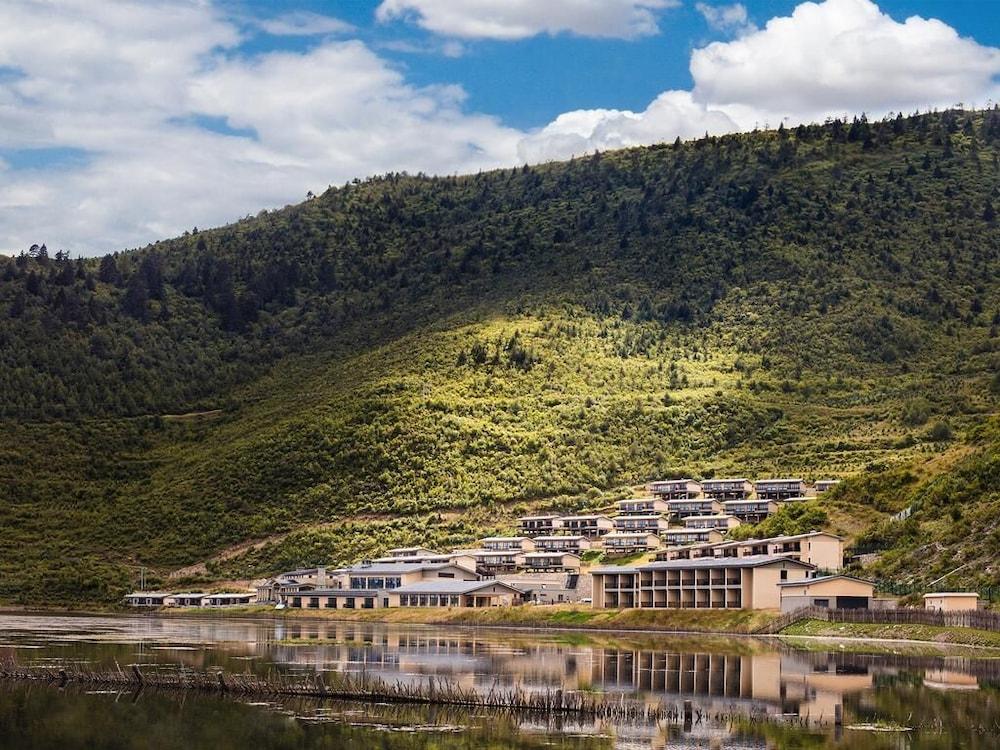 High Mountain Resort Shangri La