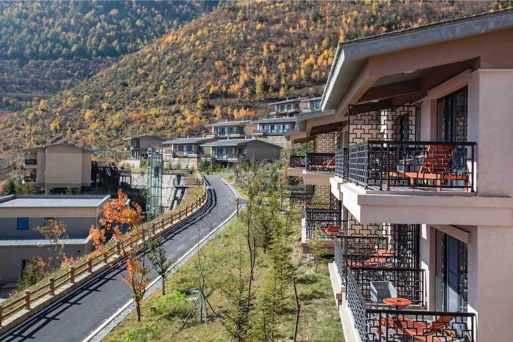 High Mountain Resort Shangri La
