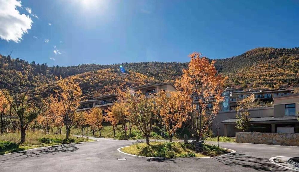 High Mountain Resort Shangri La