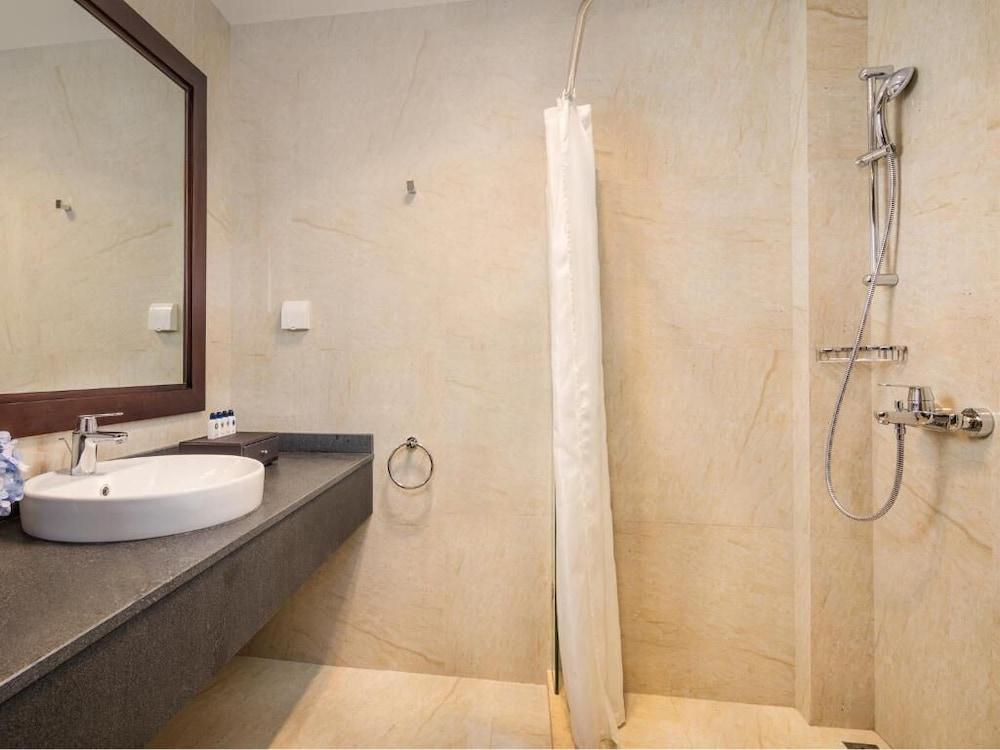 High Mountain Resort Shangri La