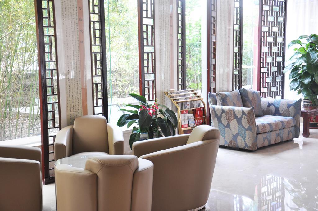 Jinghang Holiday Hotel