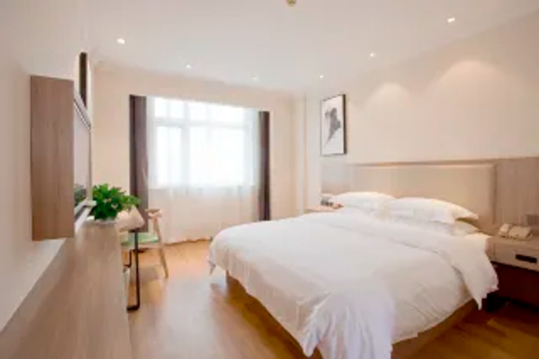 GreenTree Inn Jiangxi Yingtan Railway Station Square Business Hotel