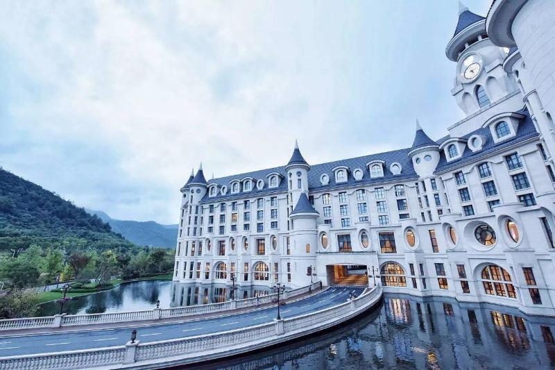 Yinrun Jinjiang Castle Hotel
