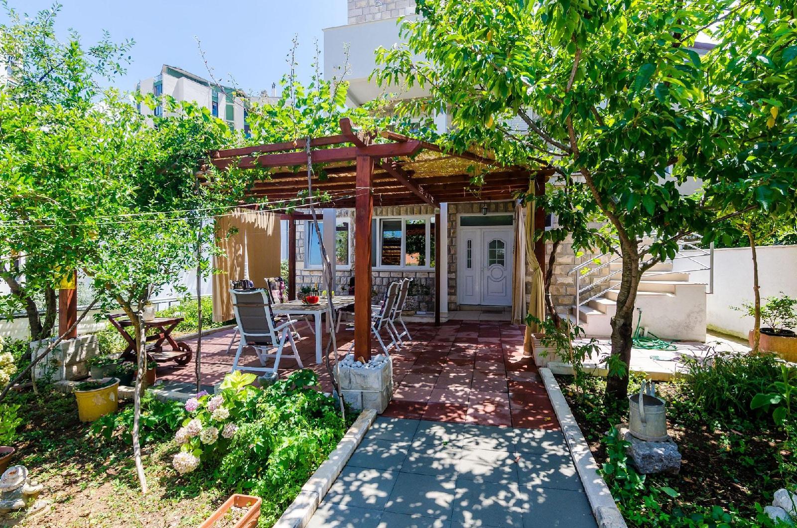V&M Apartments