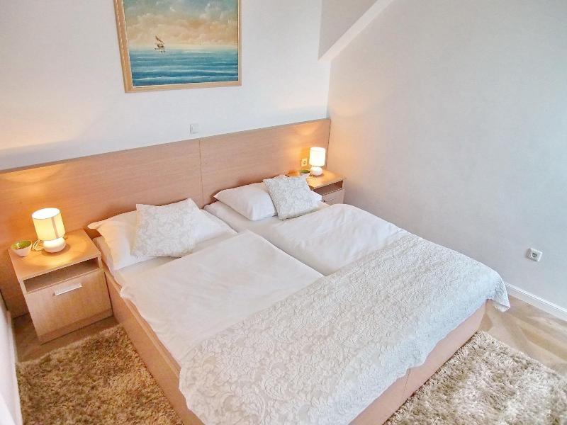Apartments & Rooms Ivusic