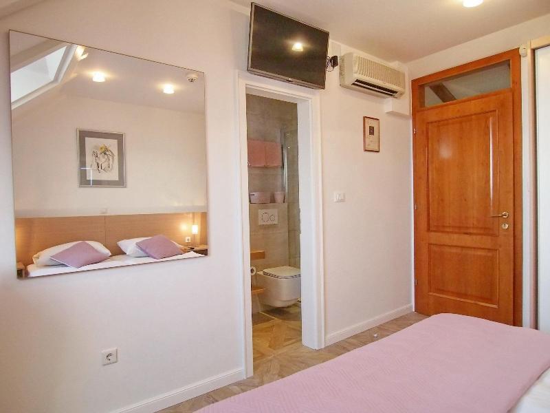 Apartments & Rooms Ivusic