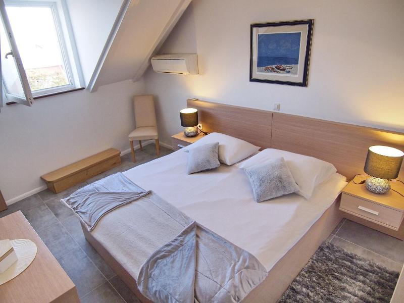 Apartments & Rooms Ivusic